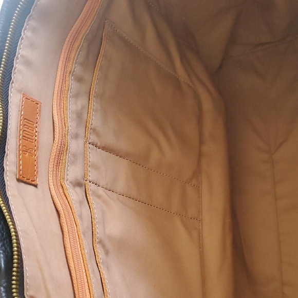 Elegant Black Leather Tote Bag - Picture 5 of 9